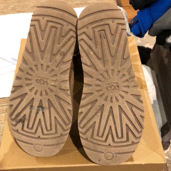 UGG classic short flora perf chestnut - Picture 4 of 8